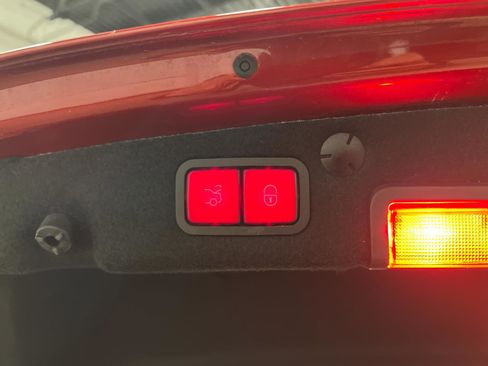 Used 2018 Mercedes-Benz C 300 4MATIC Sedan image 33