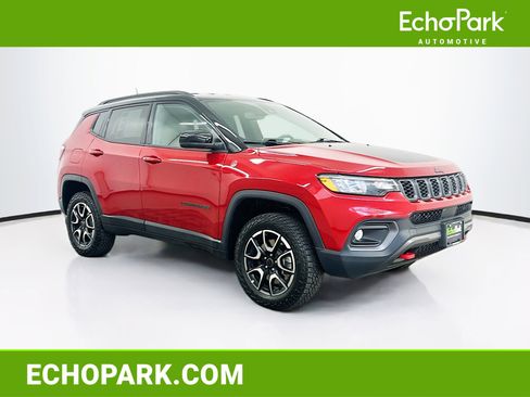Used 2025 Jeep Compass Trailhawk AWD/4WD image 1
