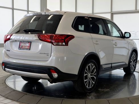 Used 2017 Mitsubishi Outlander SE AWD/4WD image 8