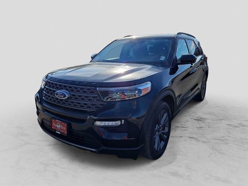 Used 2022 Ford Explorer XLT w/ Equipment Group 202A image 1