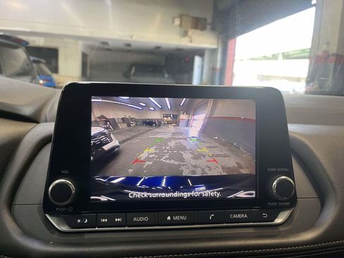 Used 2023 Nissan Rogue SV image 19