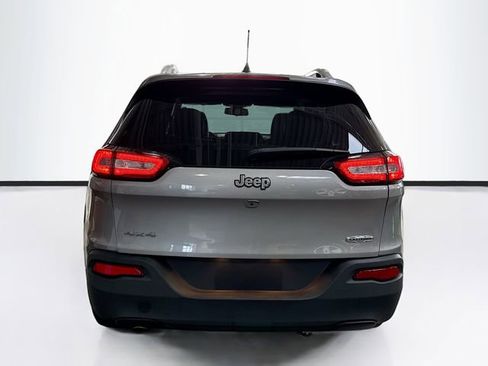 Used 2018 Jeep Cherokee Latitude Plus w/ Cold Weather Group image 7