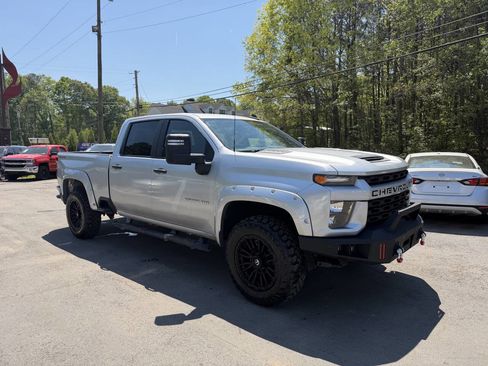 Used 2021 Chevrolet Silverado 2500 Custom w/ Custom Value Package image 3