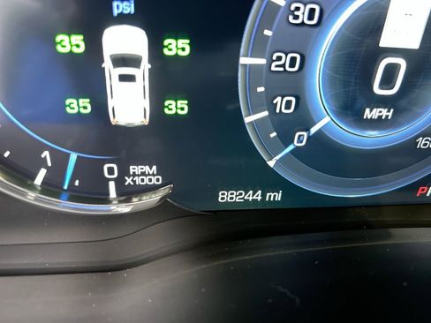 Used 2019 Cadillac Escalade Luxury w/ Escalade Sport Edition AWD/4WD image 15