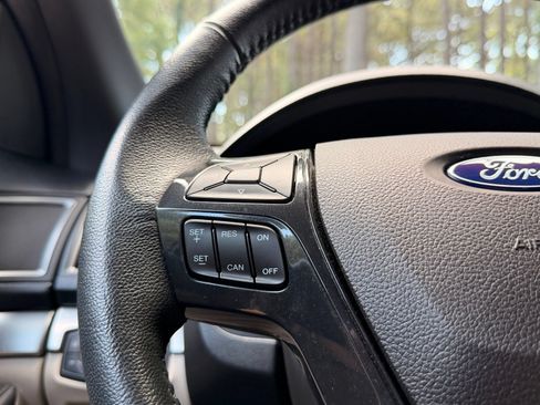 Used 2018 Ford Explorer XLT w/ Equipment Group 202A FWD image 25