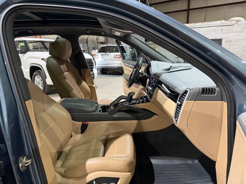 Used 2019 Porsche Cayenne AWD/4WD image 26