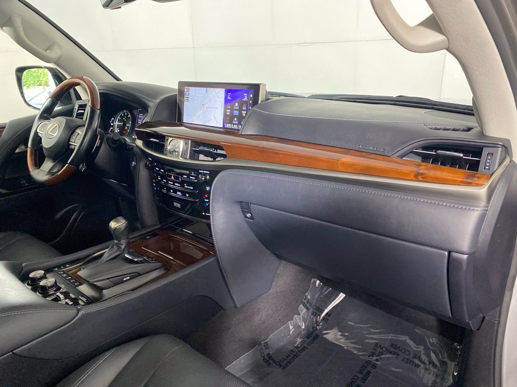 Used 2021 Lexus LX 570 4WD w/ Luxury Package image 34