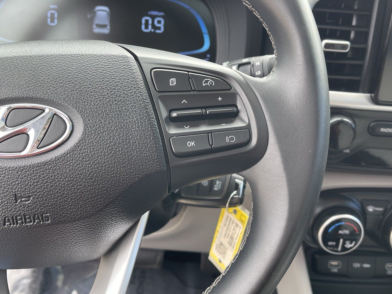 Used 2023 Hyundai Venue SEL FWD image 23