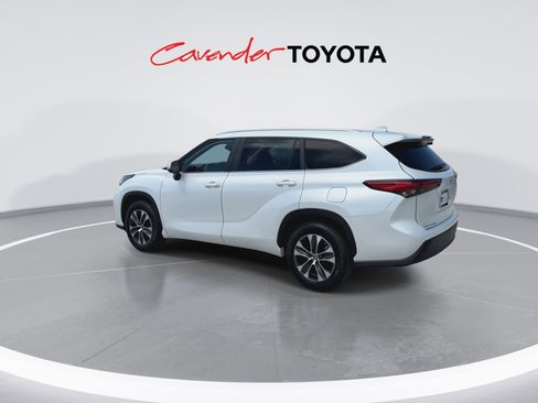 Used 2023 Toyota Highlander XLE FWD image 6