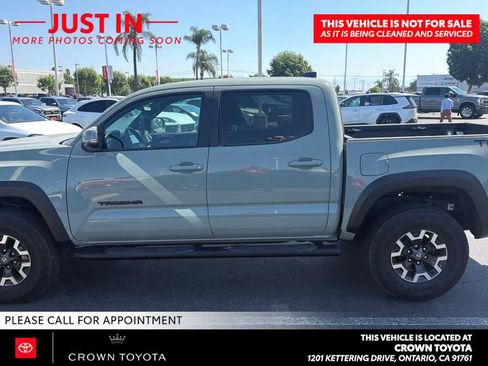 Used 2023 Toyota Tacoma TRD Off-Road w/ Black Out Package (TMS) AWD/4WD image 7