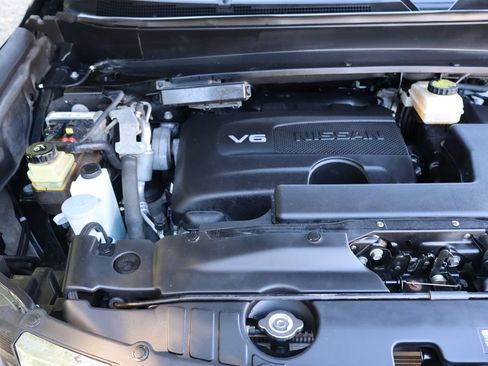 Used 2019 Nissan Pathfinder SL AWD/4WD image 40