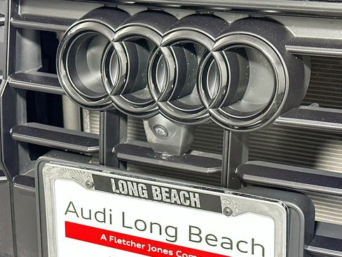 Used 2023 Audi Q8 Prestige w/ Prestige Package image 15