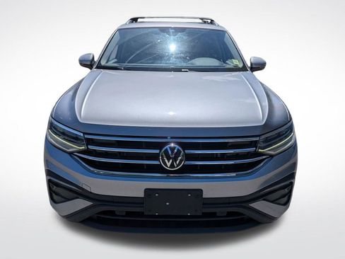 Used 2024 Volkswagen Tiguan SE w/ Panoramic Sunroof Package AWD/4WD image 9