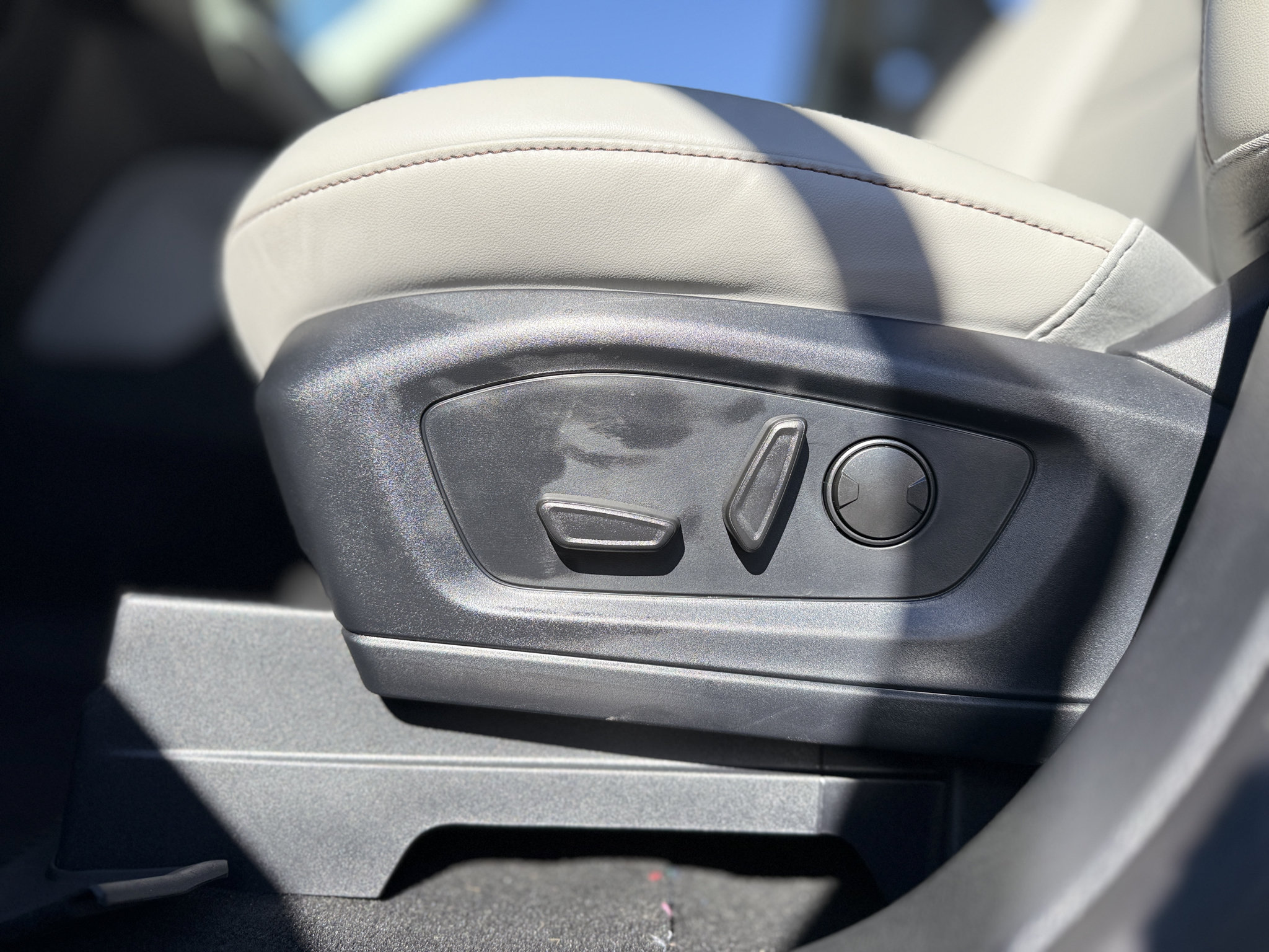 Used 2026 Ford Explorer Active w/ Active Comfort Package RWD image 24
