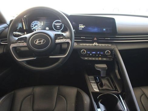 Used 2025 Hyundai Elantra Limited FWD image 14
