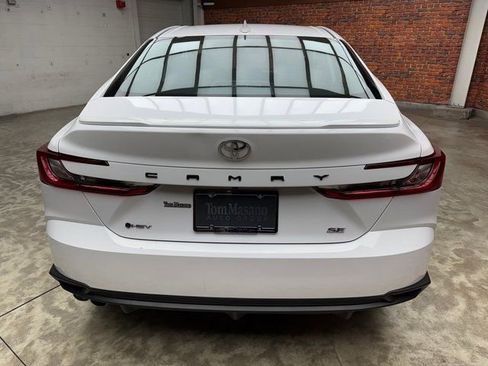 Used 2025 Toyota Camry SE image 4