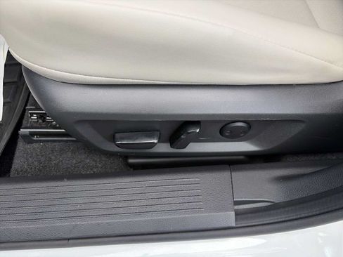 Used 2023 Nissan Rogue SV w/ SV Premium B Package FWD image 14