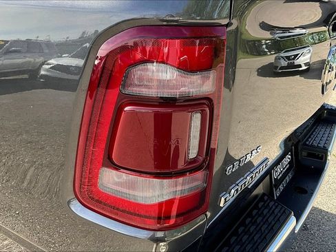 Used 2024 RAM 1500 Laramie AWD/4WD image 40
