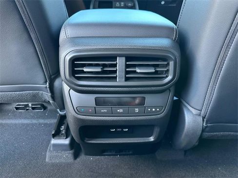 New 2025 Honda Pilot Touring image 17