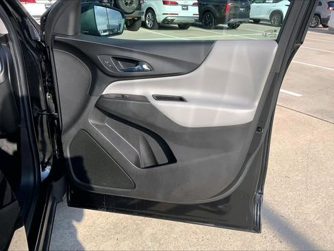 Used 2020 Chevrolet Equinox LS image 22