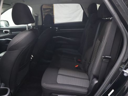 Used 2023 Kia Sorento LX FWD image 15