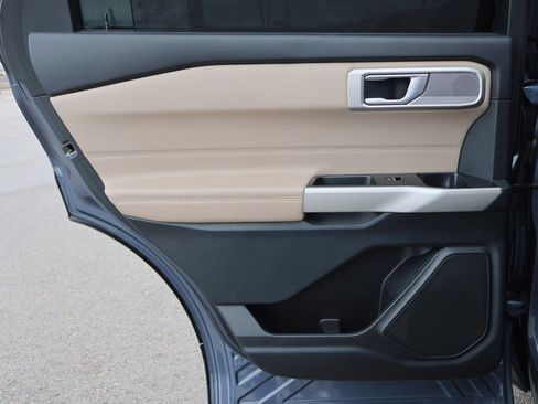 Certified 2021 Ford Explorer Limited w/ Hybrid Equipment Group 310A image 31