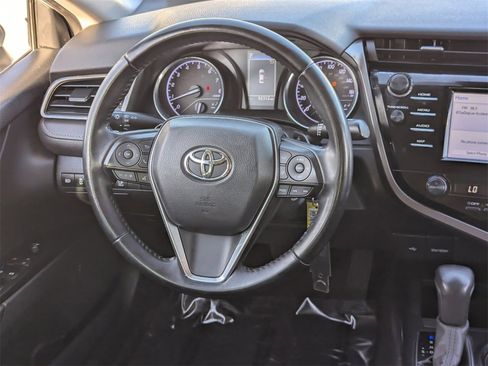 Used 2020 Toyota Camry image 13
