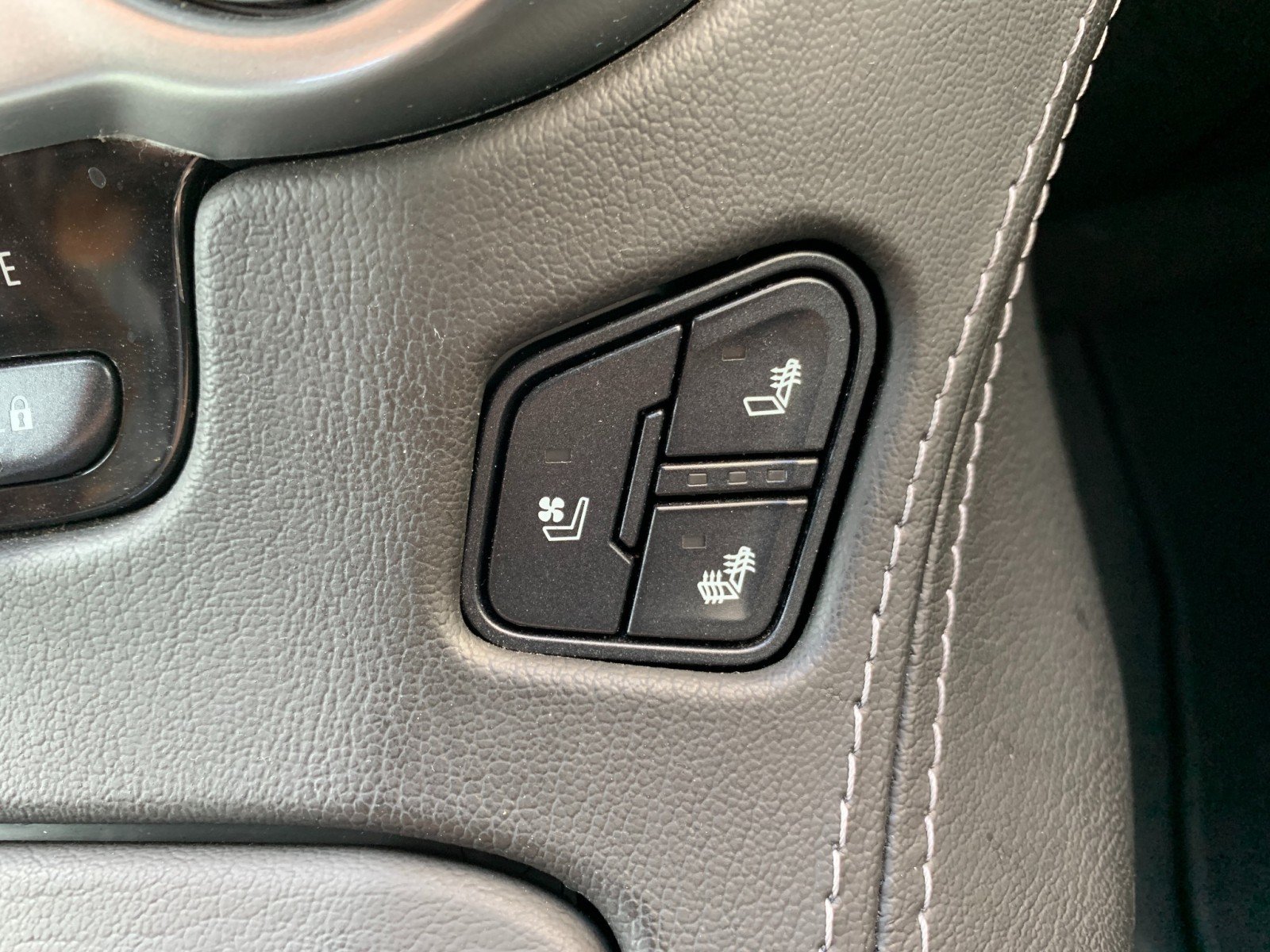 Used 2020 Chevrolet Suburban Premier w/ Max Trailering Package AWD/4WD image 24