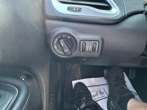 Used 2013 Dodge Dart SXT FWD image 25