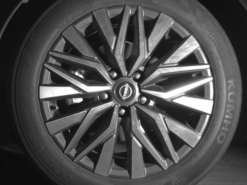 Used 2025 Nissan Altima 2.5 SV FWD image 12