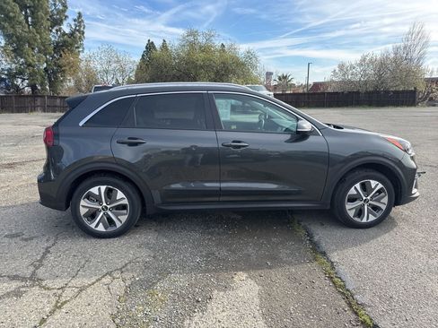 Used 2021 Kia Niro EX image 7
