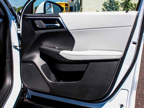 New 2025 Mitsubishi Outlander SE image 11