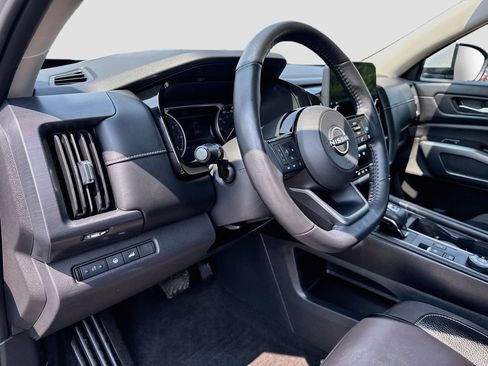 Used 2022 Nissan Pathfinder SL AWD/4WD image 5