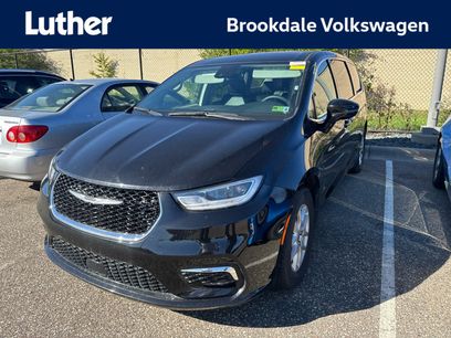 Used 2024 Chrysler Pacifica Touring-L