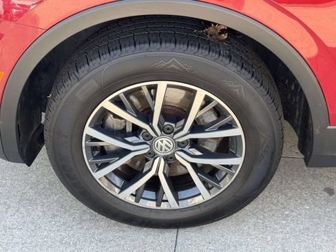 Used 2019 Volkswagen Tiguan SE w/ Panoramic Sunroof Package AWD/4WD image 6