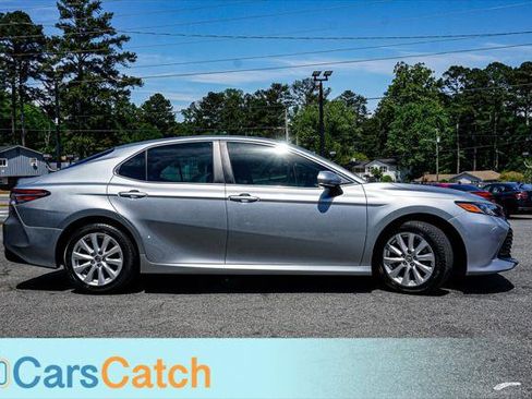 Used 2018 Toyota Camry LE w/ Convenience Package FWD image 2