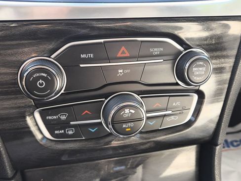 Used 2018 Chrysler 300 Touring RWD image 22