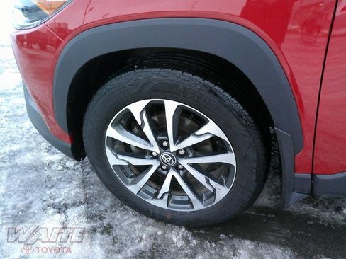 Certified 2023 Toyota Corolla Cross XLE image 9