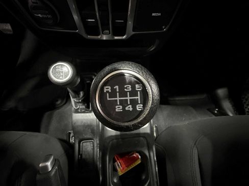 Used 2018 Jeep Wrangler Unlimited Sport S AWD/4WD image 29