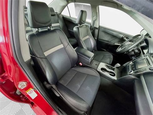 Used 2014 Toyota Camry SE image 27
