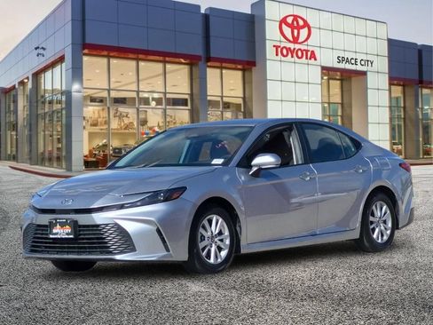 Used 2025 Toyota Camry LE FWD image 2