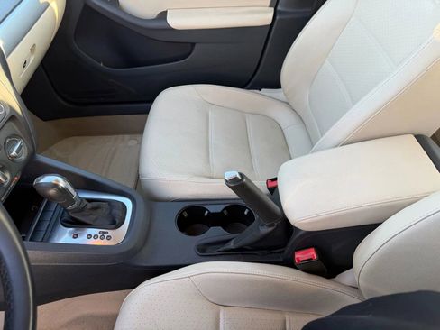 Used 2013 Volkswagen Jetta SE image 25