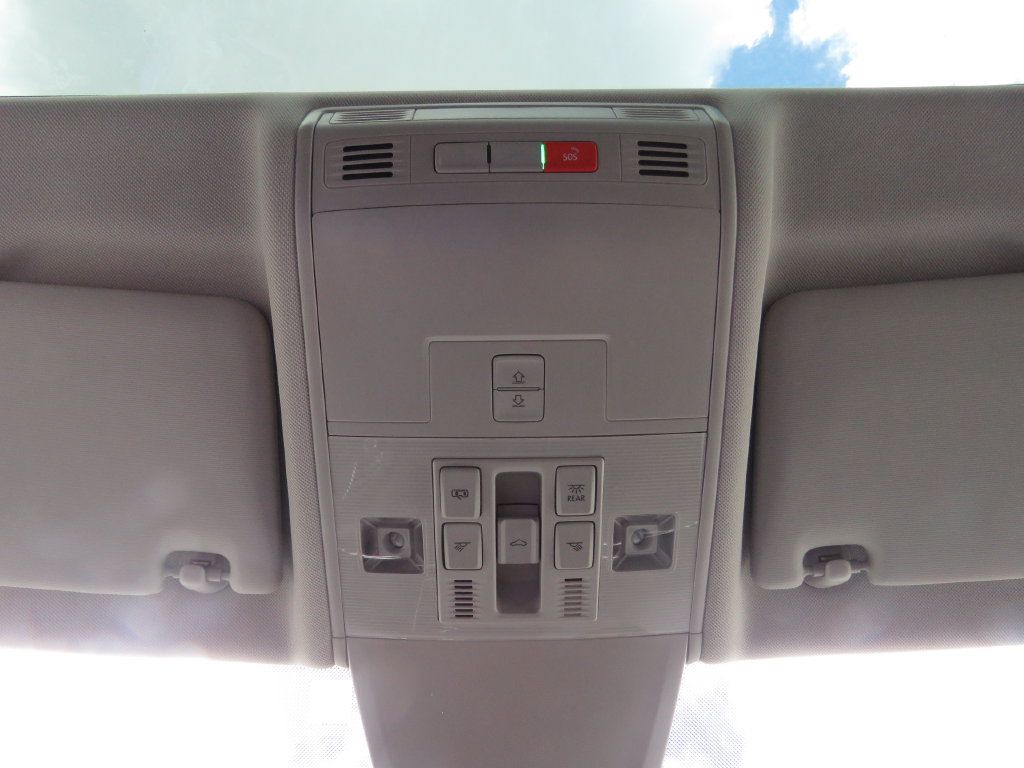 Used 2020 Volkswagen Tiguan SEL AWD/4WD image 28