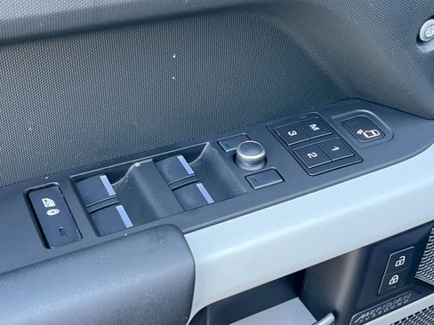 Used 2020 Land Rover Defender 110 HSE image 14