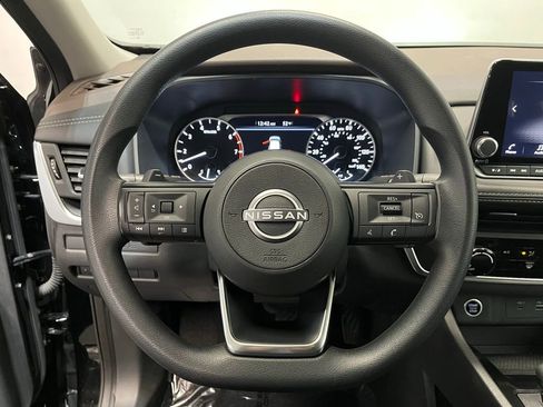 Used 2023 Nissan Rogue S image 6