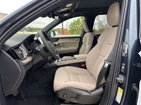 New 2026 Volvo XC90 B6 Plus w/ Protection Package Premier image 13