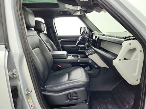 Certified 2022 Land Rover Defender 110 XS Edition image 14