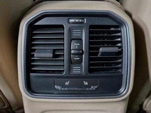 Certified 2025 Porsche Macan image 27