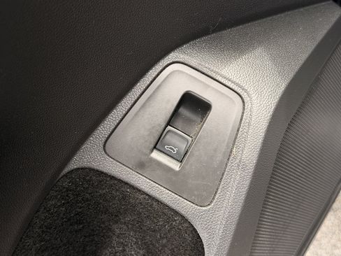 Used 2022 Volkswagen Tiguan SE FWD image 38