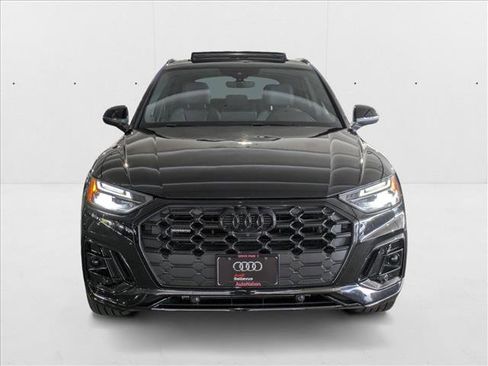 Certified 2025 Audi Q5 2.0T Premium Plus image 2